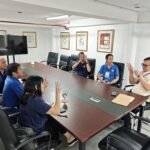 POSTMASTER GENERAL MAXIMO STA. MARIA III COMMUNICATING WITH DEAF-MUTE EMPLOYEES THROUGH SGN LANGUAGE